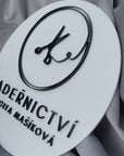 Kruhová firemní cedule