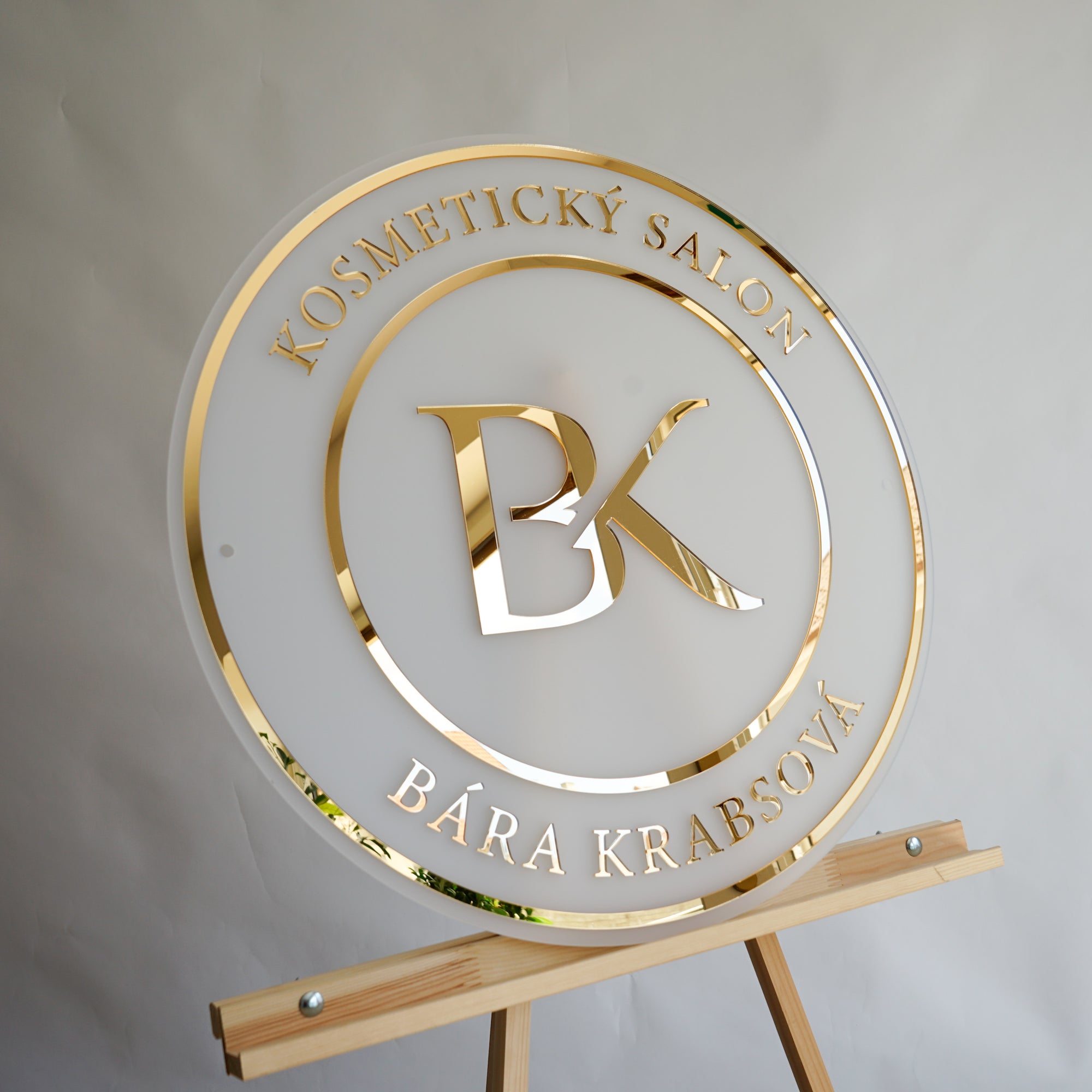 Kruhová firemní cedule