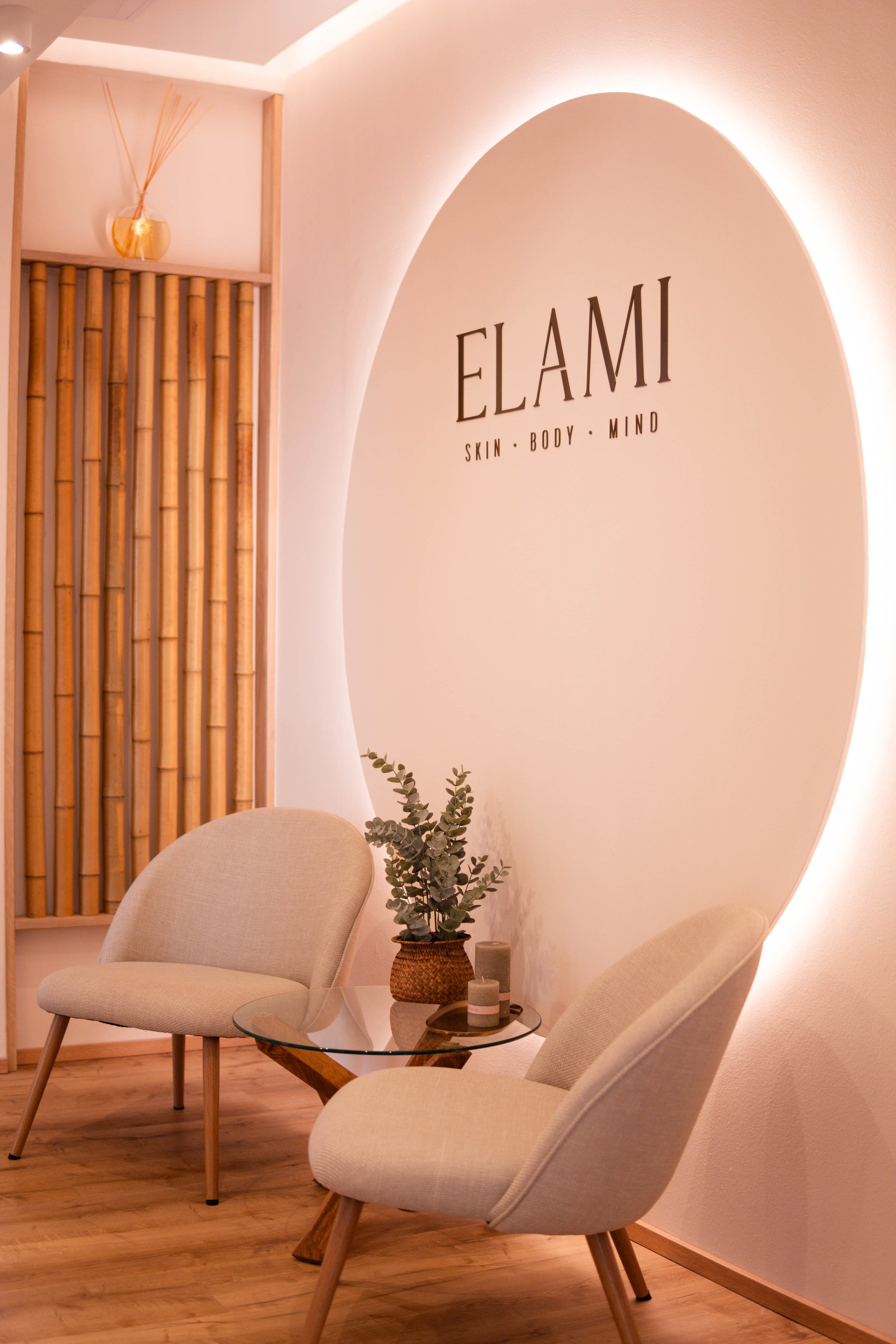 Vyřezávané firemní logo (záloha 1200 Kč)